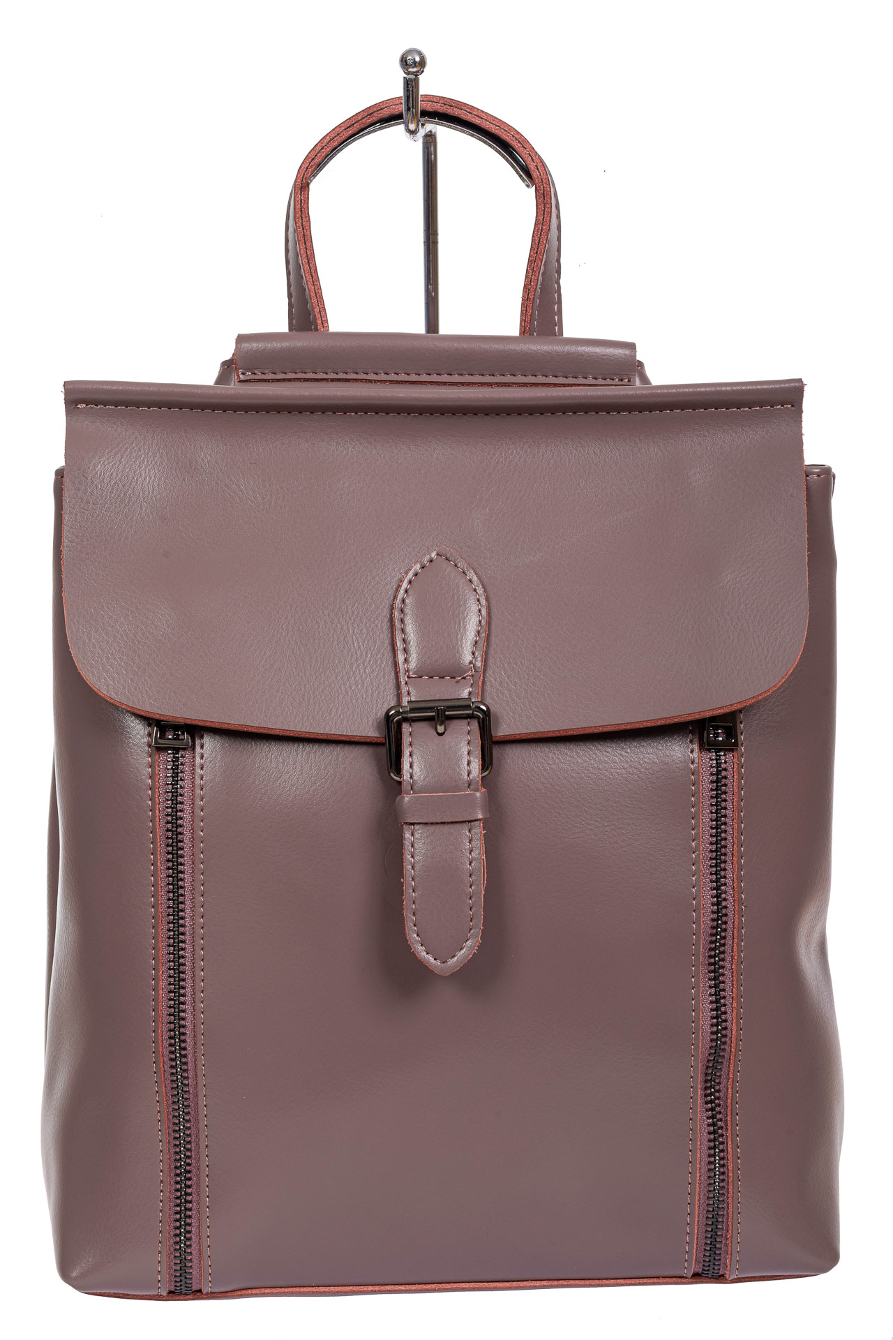 На фото 2 - Кожаный рюкзак-трансформер, цвет розово-сиреневый