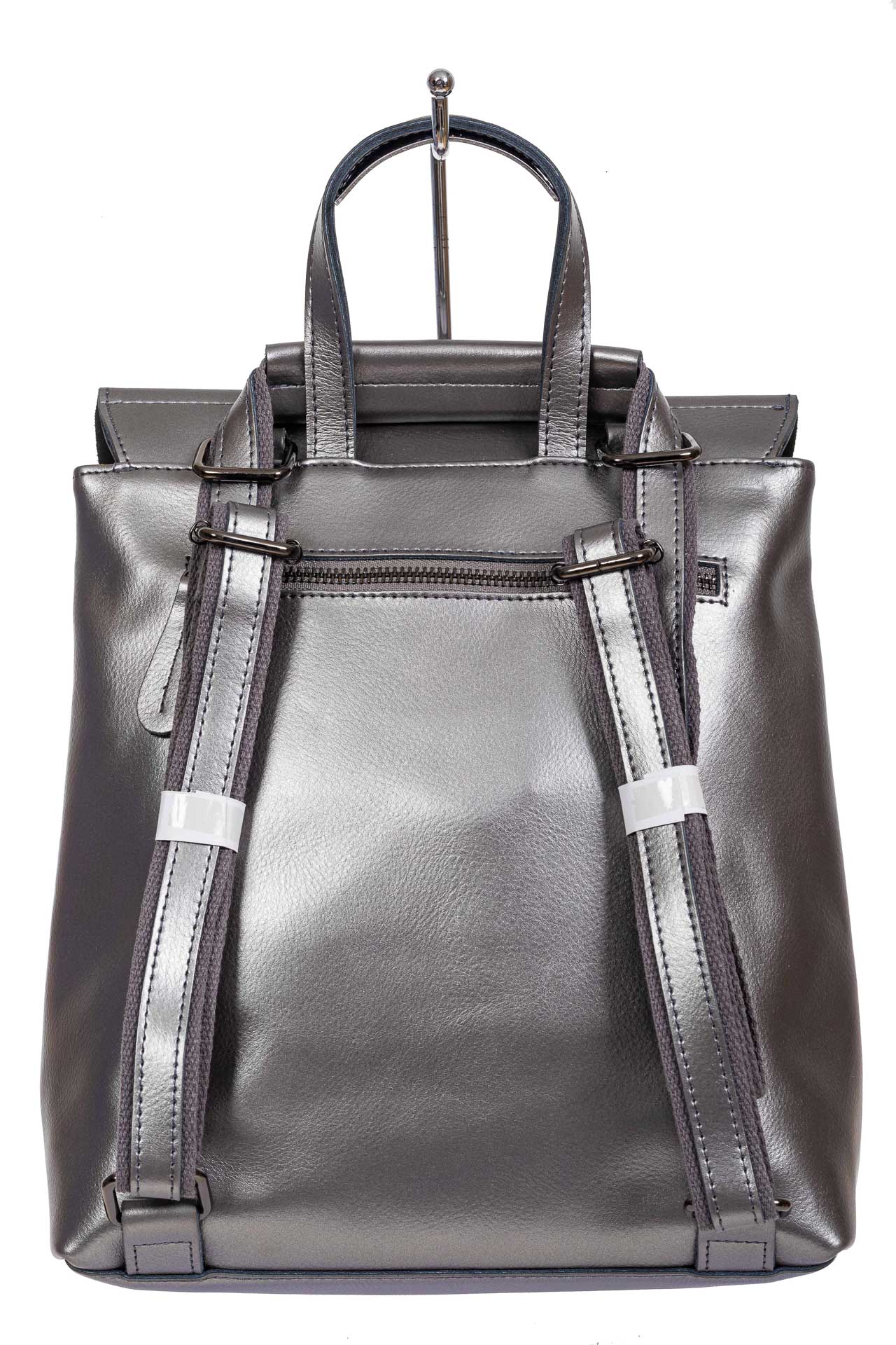 На фото 3 - Кожаный рюкзак-трансформер, цвет серебристый
