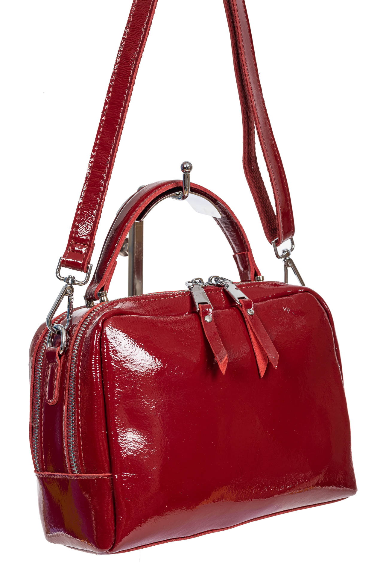 На фото 1 - Лаковая женская сумочка из натуральной кожи, цвет бордовый