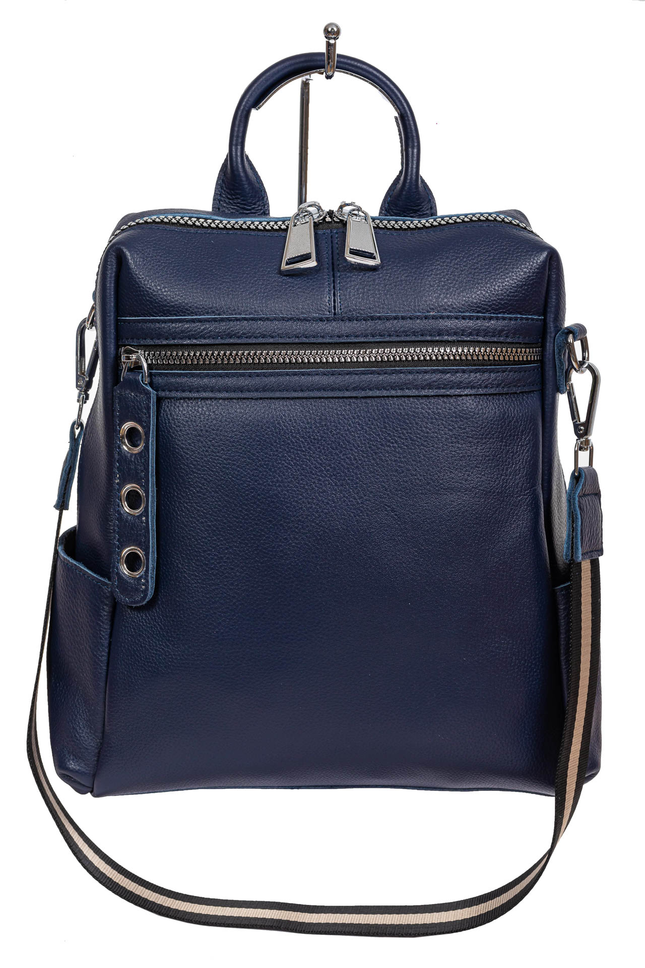 На фото 2 - Молодёжная сумка-рюкзак из фактурной натуральной кожи, цвет тёмно-синий