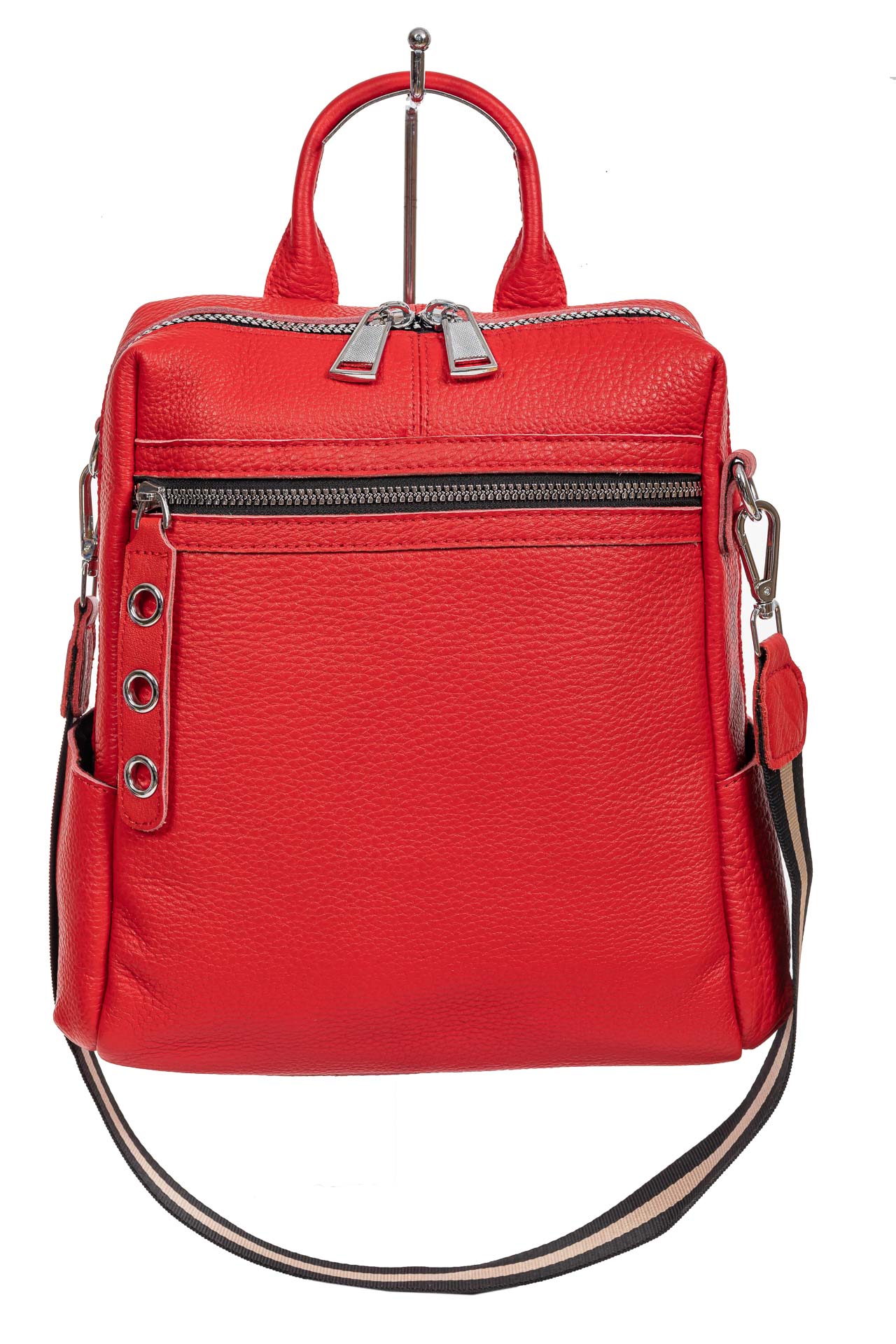 На фото 2 - Молодёжная сумка-рюкзак из фактурной натуральной кожи, цвет красный