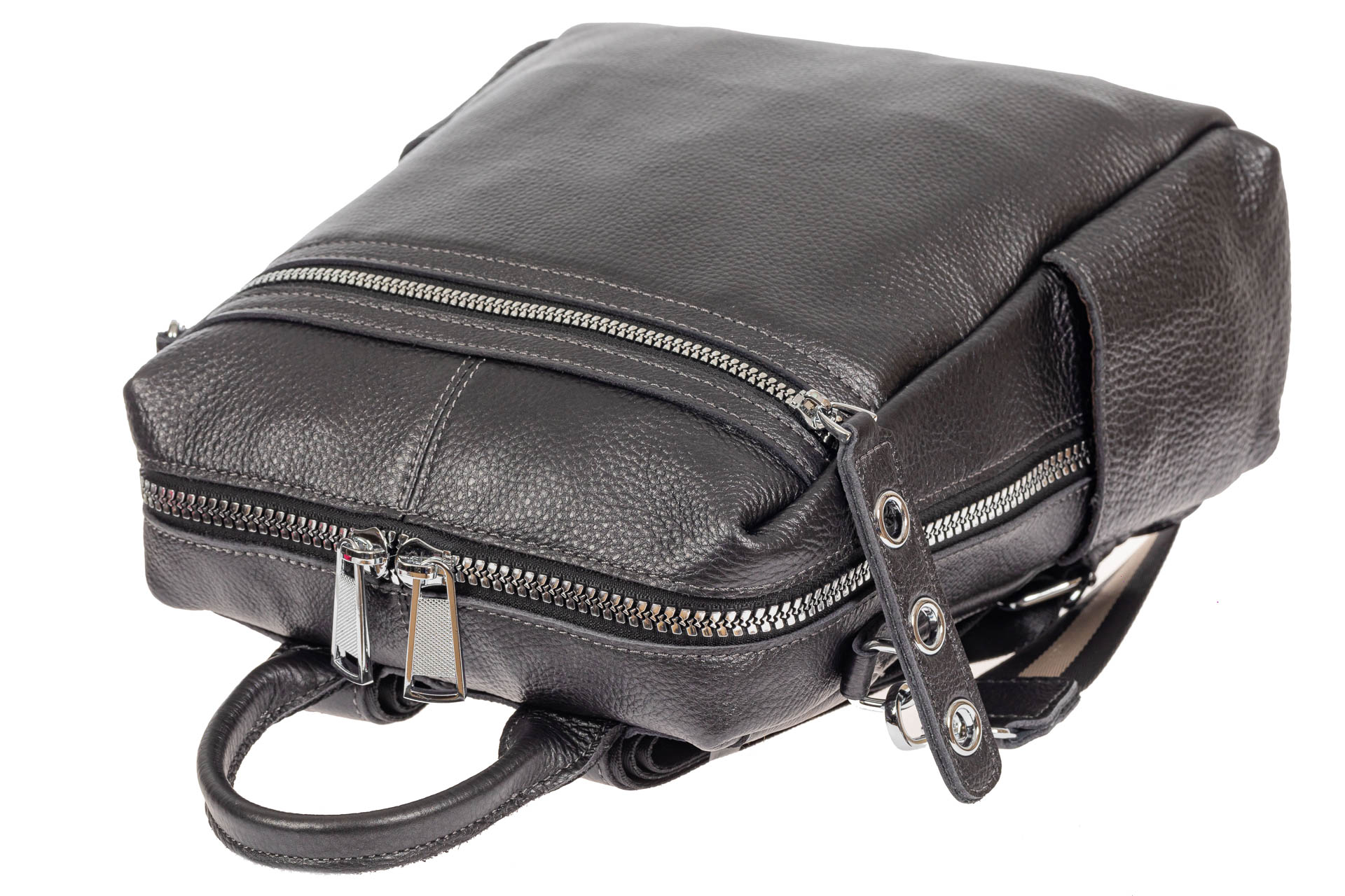 На фото 4 - Женский рюкзак-трансформер из натуральной кожи, цвет серый металлик