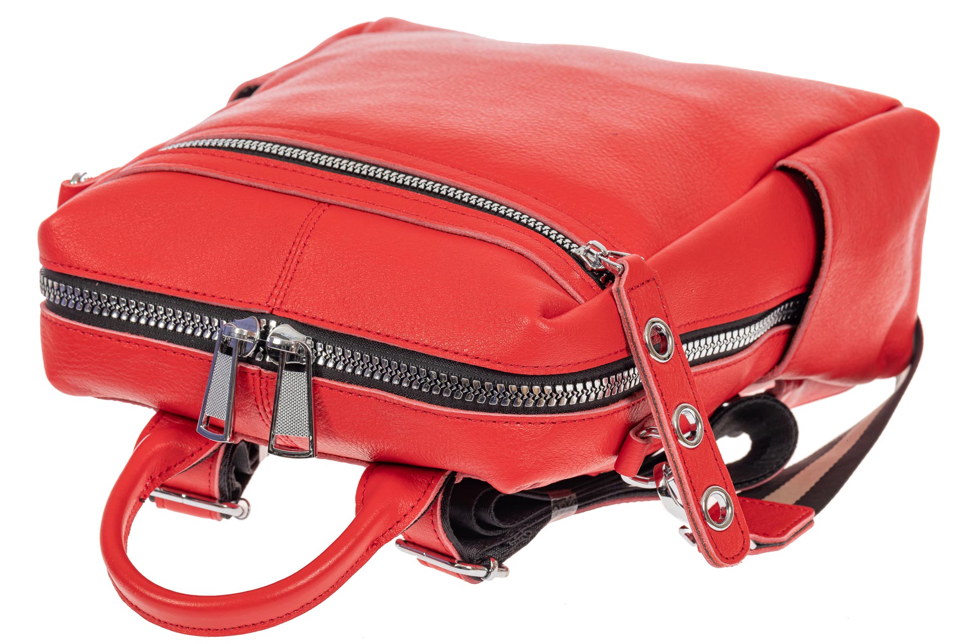 На фото 4 - Женский рюкзак-трансформер из натуральной кожи, цвет красный