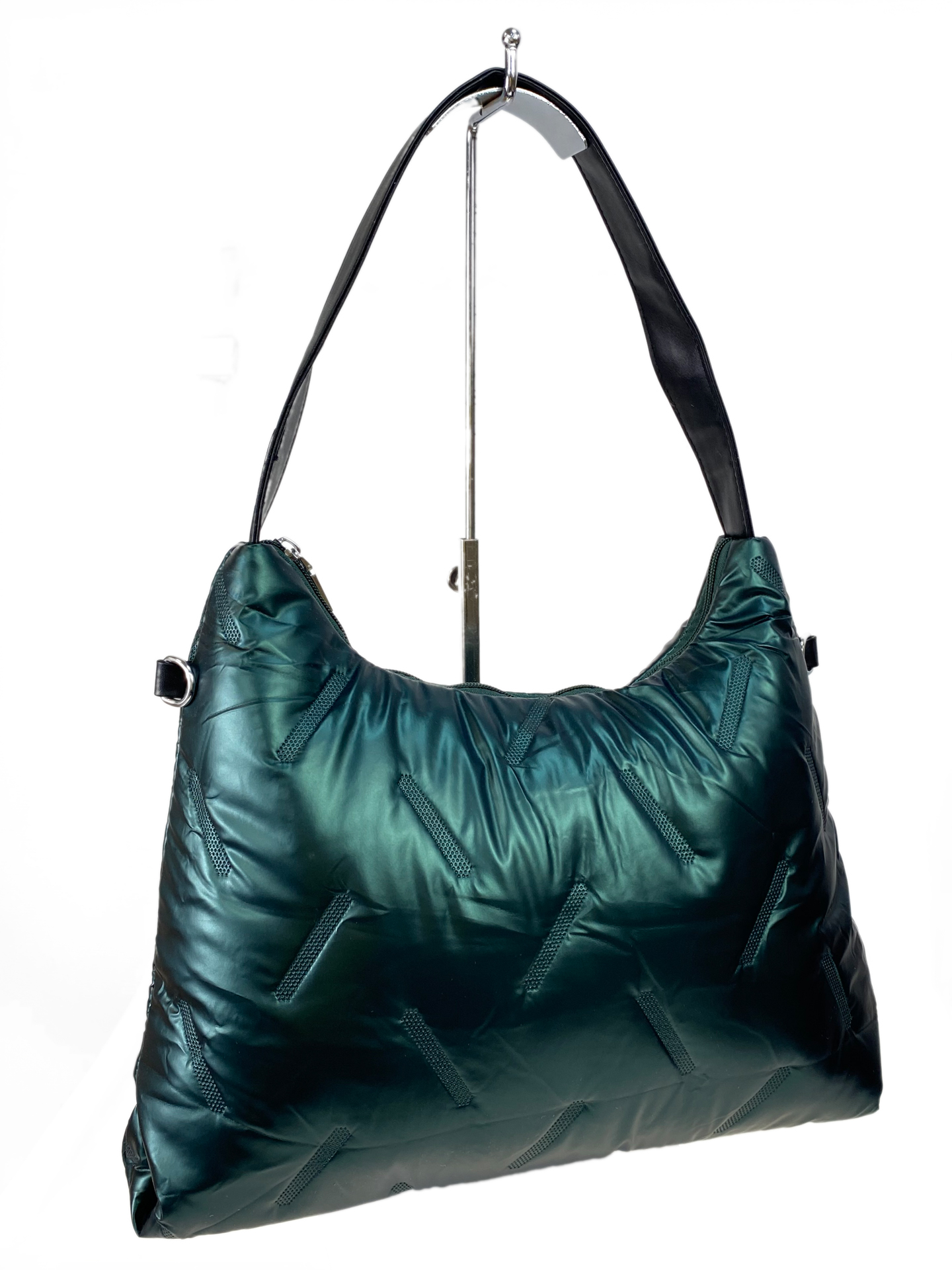На фото 1 - Женская сумка-шоппер из водооталкивающей ткани, цвет зеленый металлик
