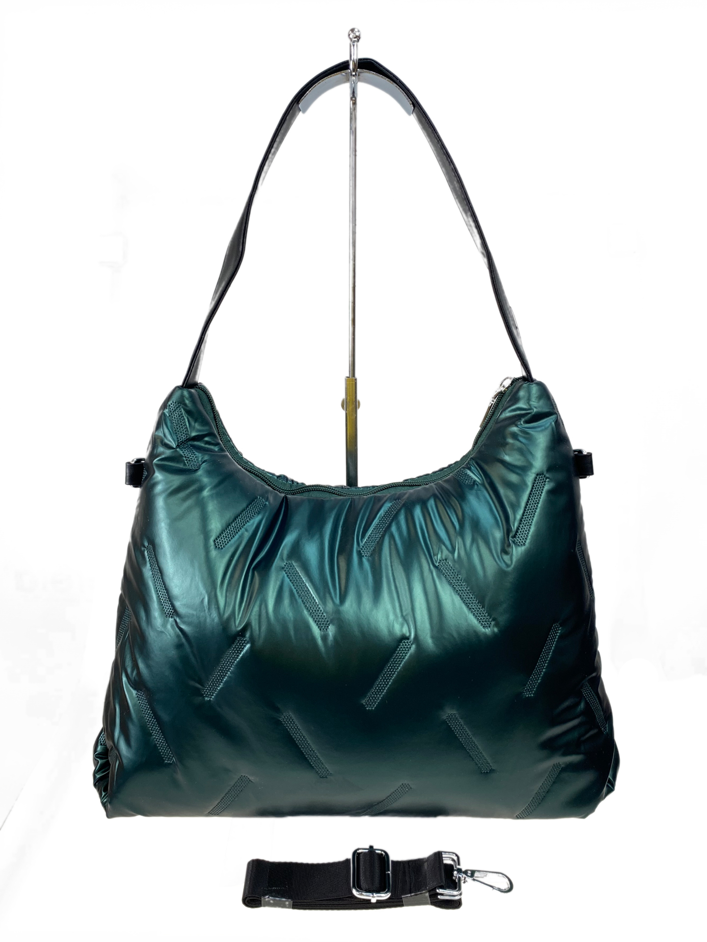 На фото 2 - Женская сумка-шоппер из водооталкивающей ткани, цвет зеленый металлик