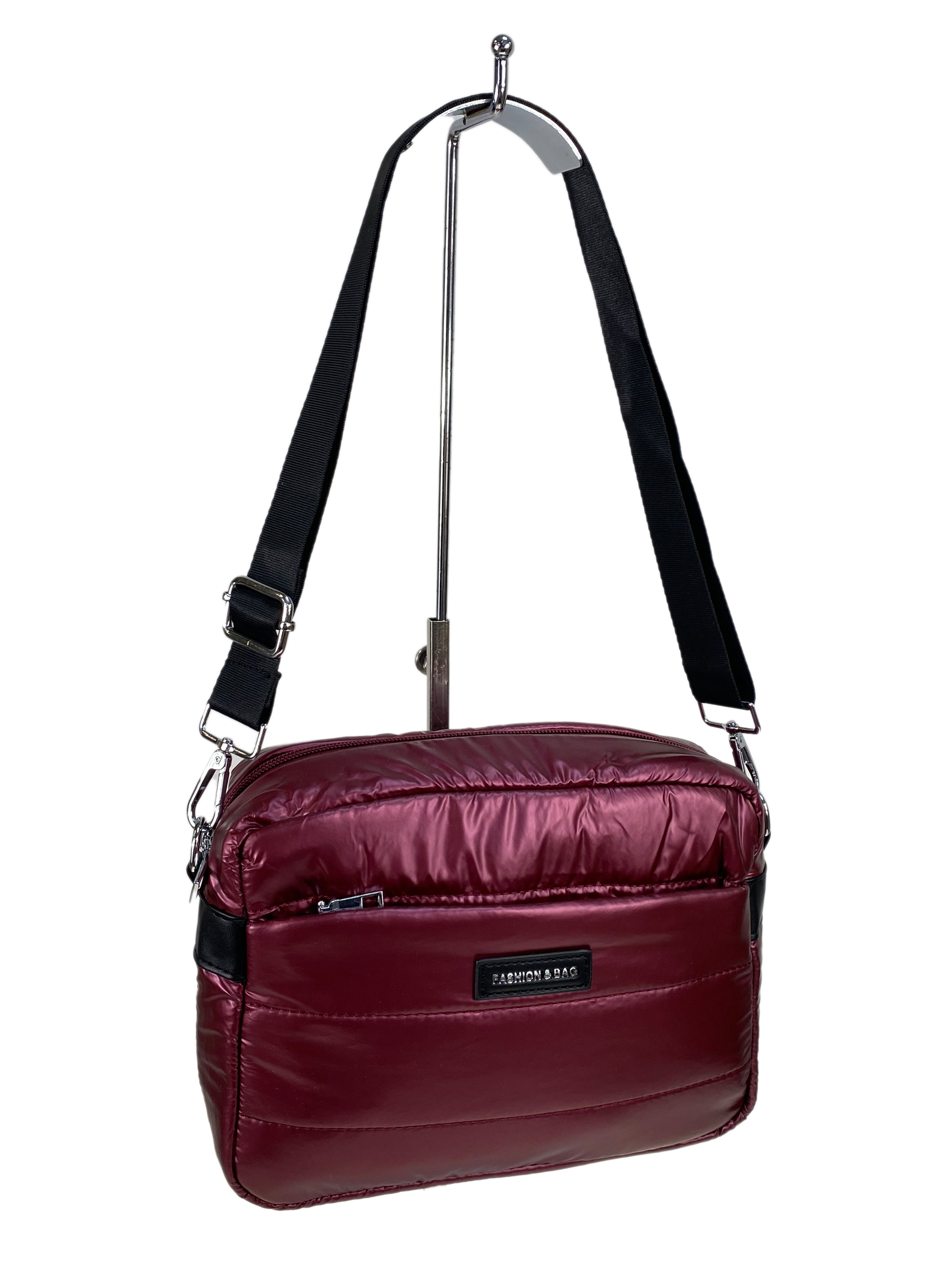 На фото 1 - Женская сумка из водооталкивающей ткани, цвет бордовый
