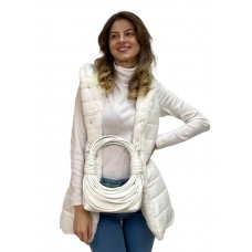 На фото 1 - Женская сумка хобо из искусственной кожи, цвет белый