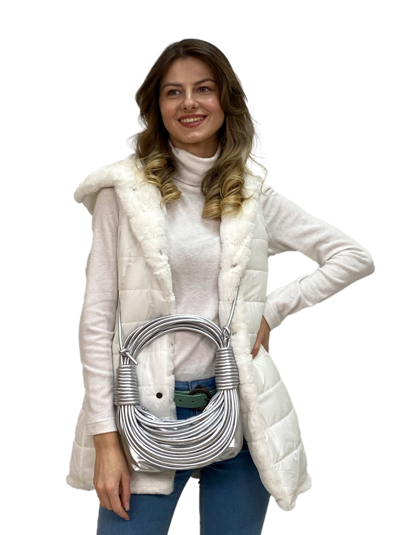 На фото 1 - Женская сумка хобо из искусственной кожи, цвет серебро 