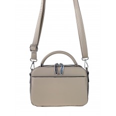 На фото 2 - Женская сумочка из гладкой экокожи с жёстким каркасом, цвет бежевый