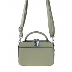 На фото 2 - Женская сумочка из гладкой экокожи с жёстким каркасом, цвет светло-зелёный