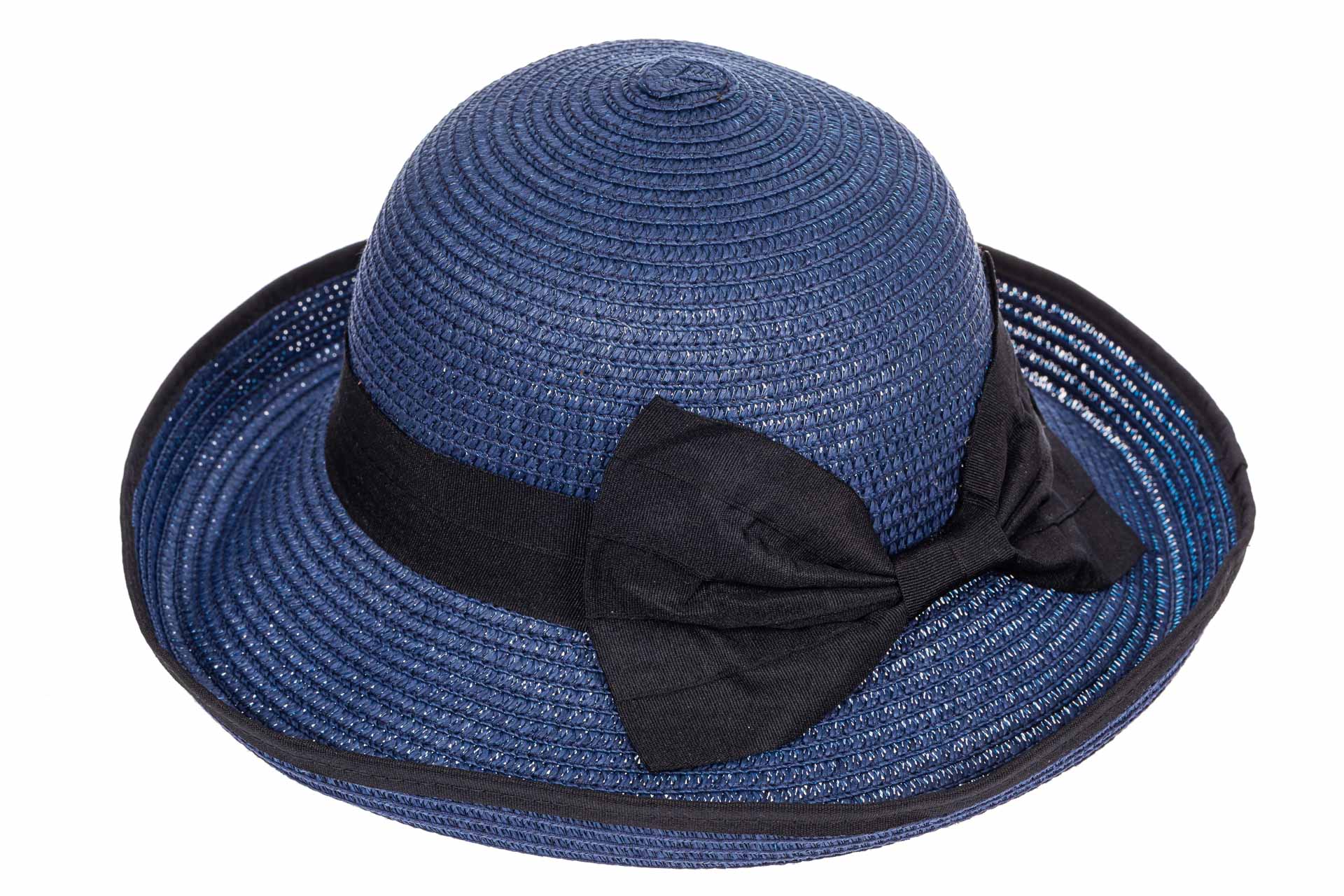 На фото 3 - Соломенная летняя шляпка синего цвета