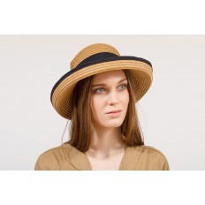 На фото 4 - Соломенная летняя шляпка синего цвета