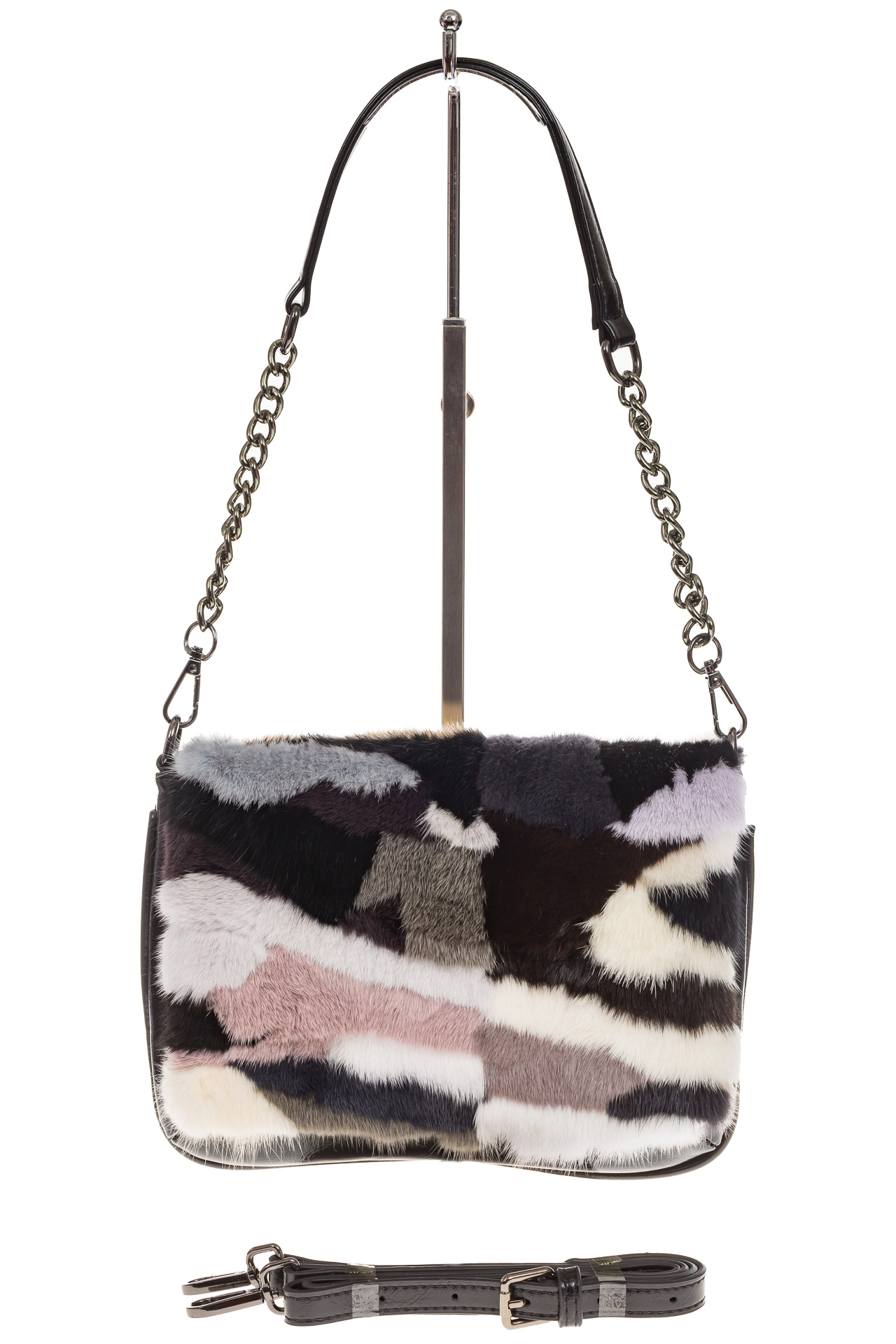 На фото 2 - Женская сумка flap из натурального меха, серый мультицвет