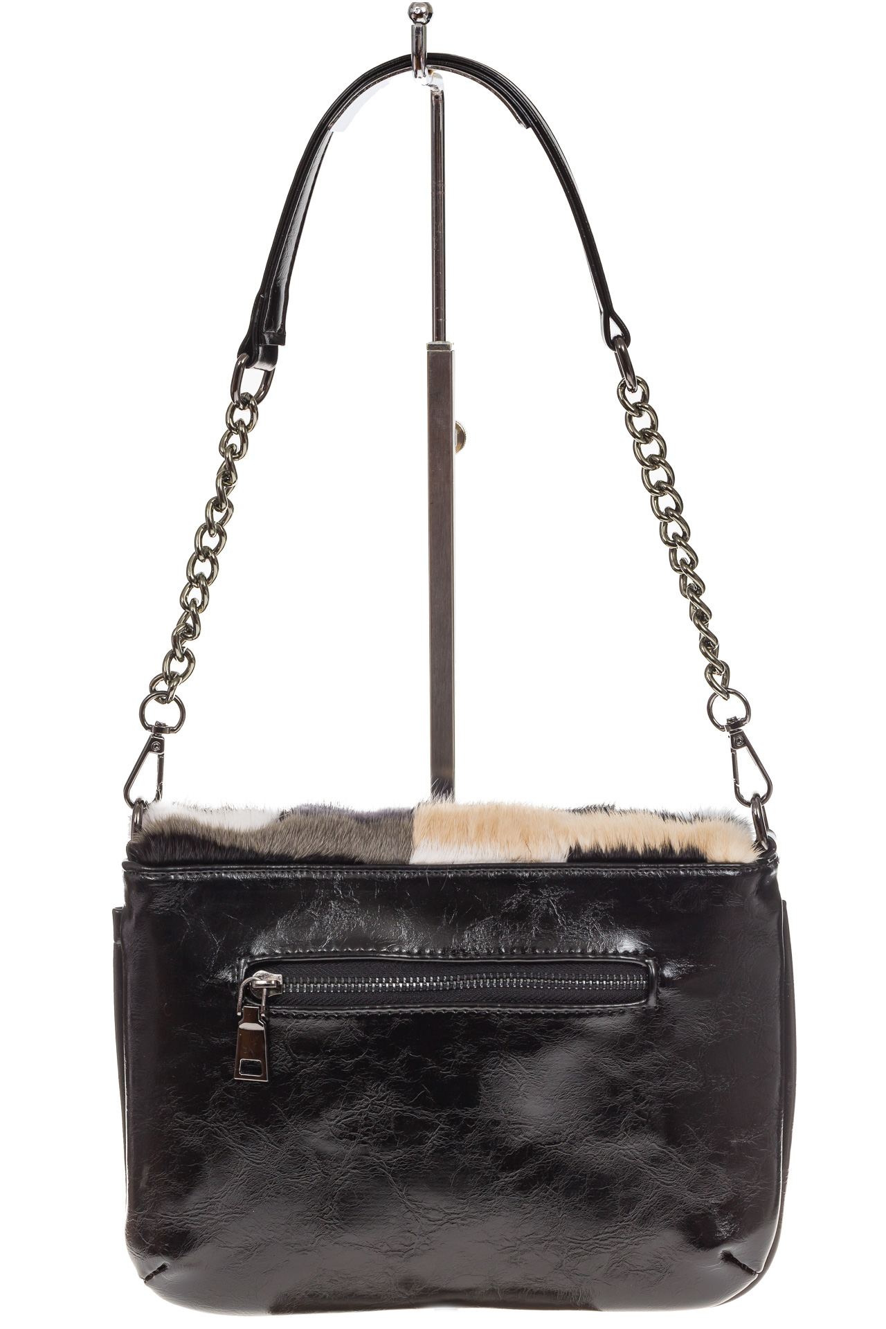 На фото 3 - Женская сумка flap из натурального меха, серый мультицвет