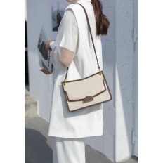 На фото 2 - Женская кожаная сумка кросс-боди, цвет бежевый