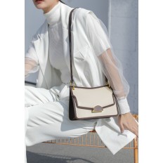 На фото 3 - Женская кожаная сумка кросс-боди, цвет бежевый