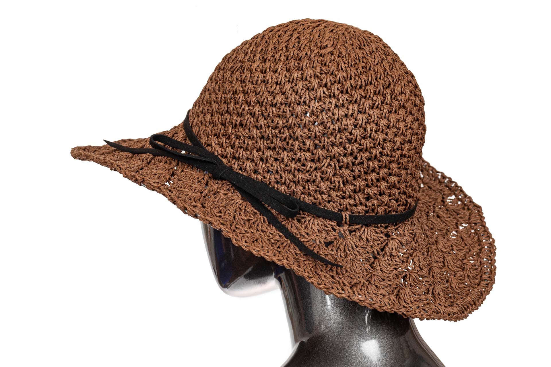 На фото 1 - Ажурная летняя шляпка шоколадного цвета с чёрным бантом