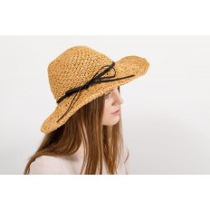 На фото 4 - Коричневая летняя шляпка с ажурным плетением и шнурком