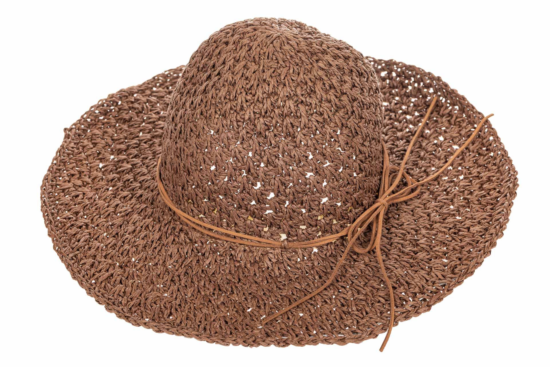 На фото 3 - Летняя ажурная шляпка шоколадного цвета со шнурком-бантом