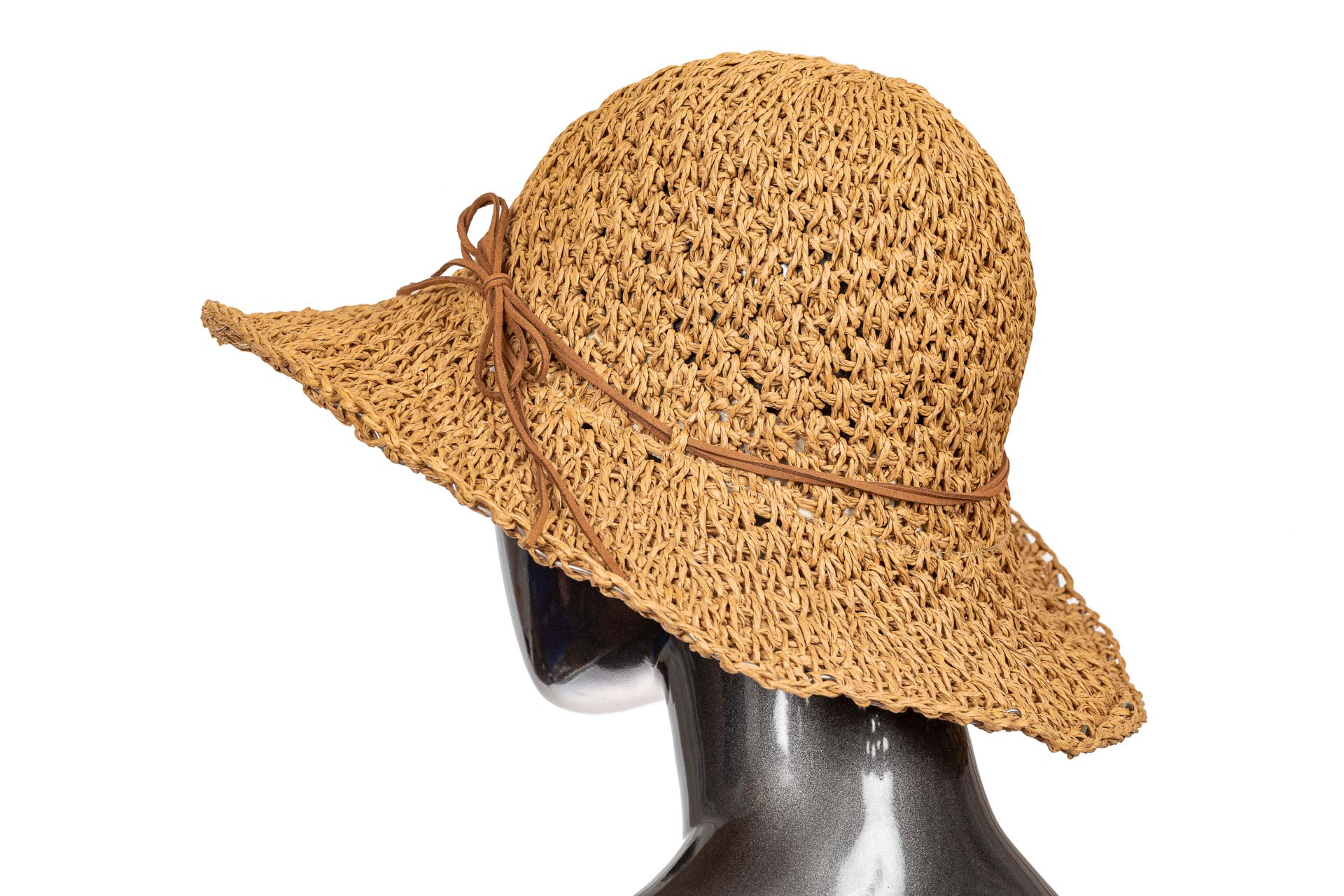 На фото 1 - Летняя коричневая шляпка с ажурным плетением и бантом