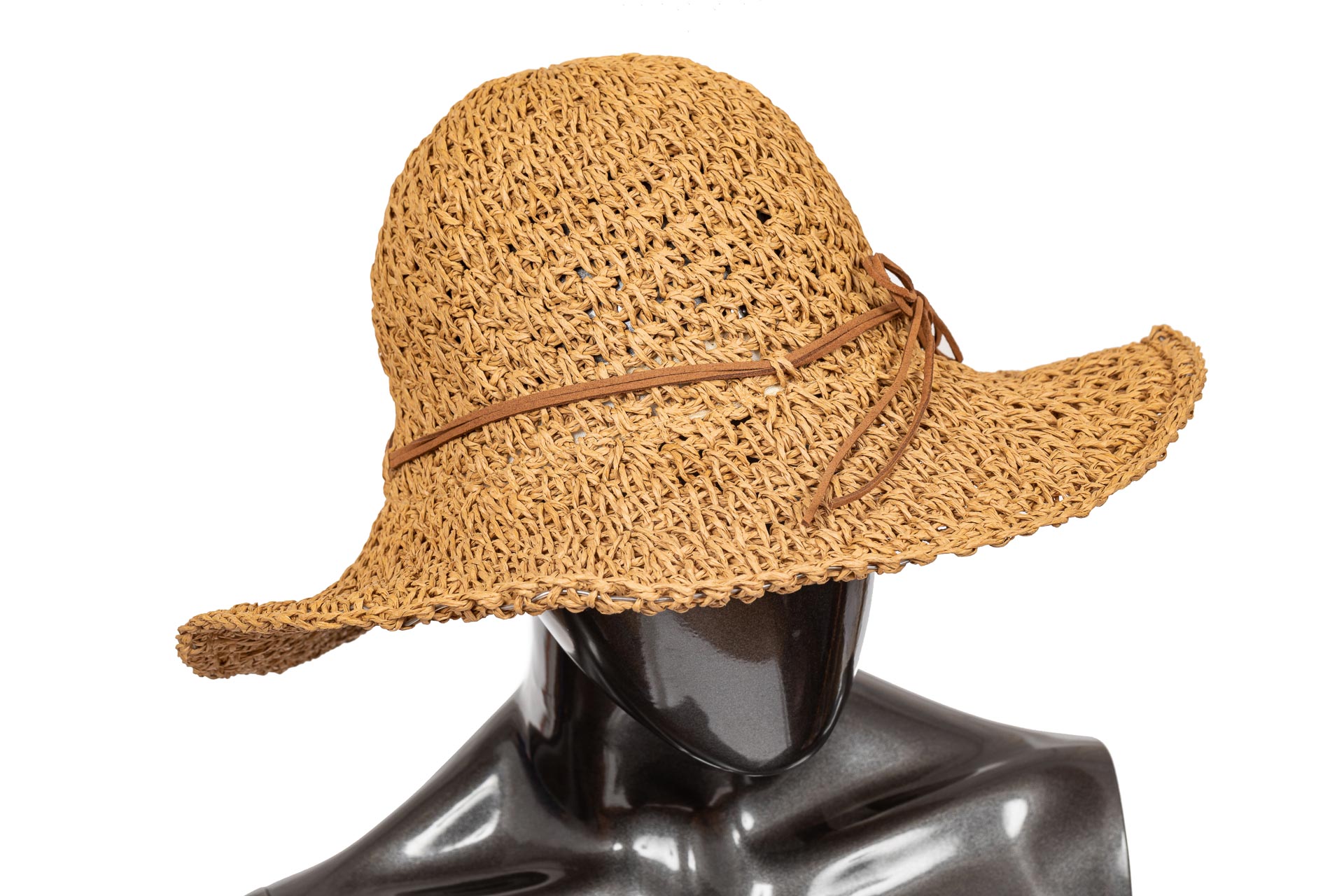 На фото 2 - Летняя коричневая шляпка с ажурным плетением и бантом
