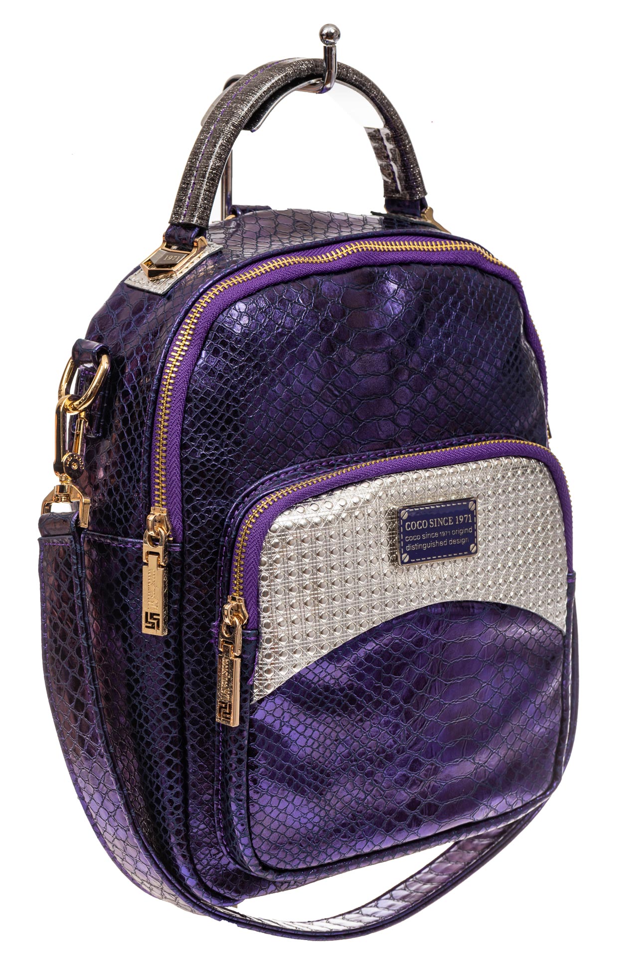 На фото 1 - Женский рюкзак из кожи с тиснением, цвет фиолетовый