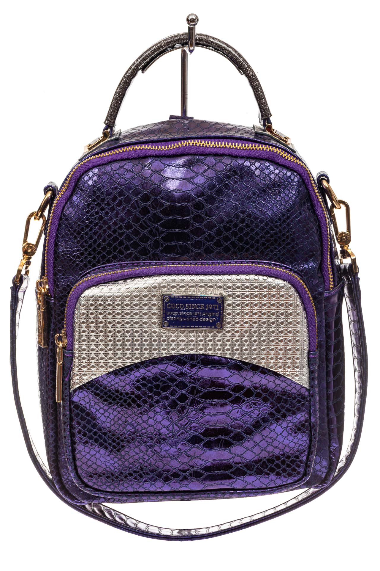 На фото 2 - Женский рюкзак из кожи с тиснением, цвет фиолетовый