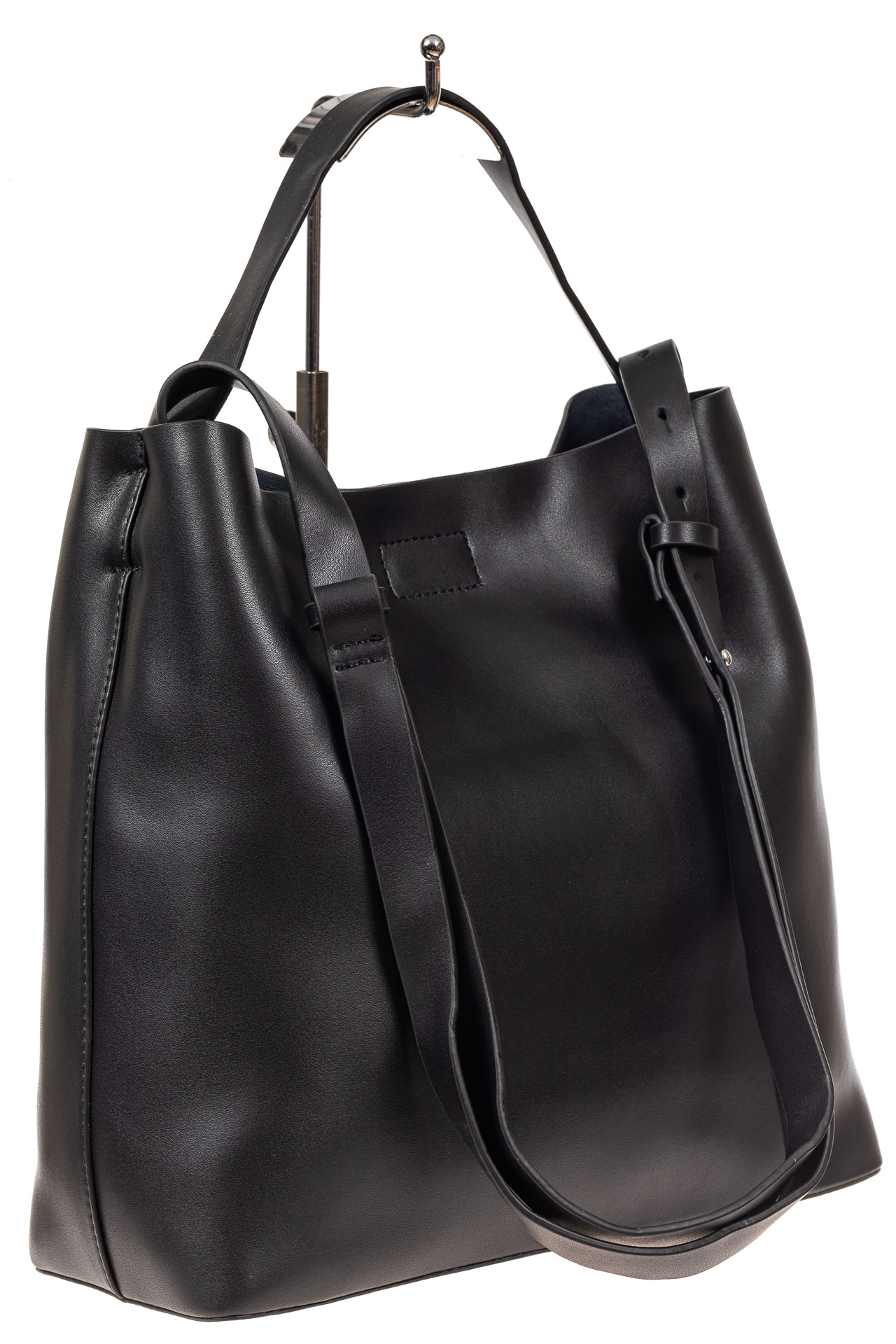 На фото 1 - Женская сумка-мешок, цвет чёрный