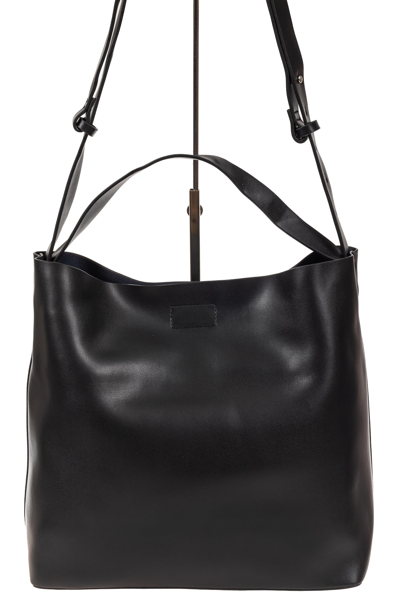На фото 3 - Женская сумка-мешок, цвет чёрный