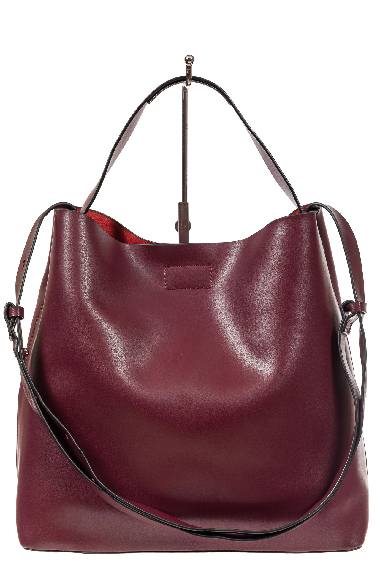 На фото 2 - Женская сумка-мешок, цвет бордовый