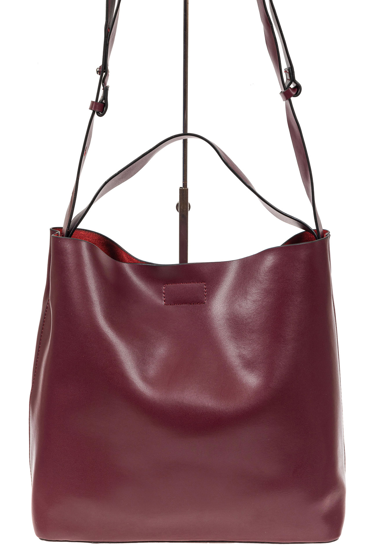 На фото 3 - Женская сумка-мешок, цвет бордовый