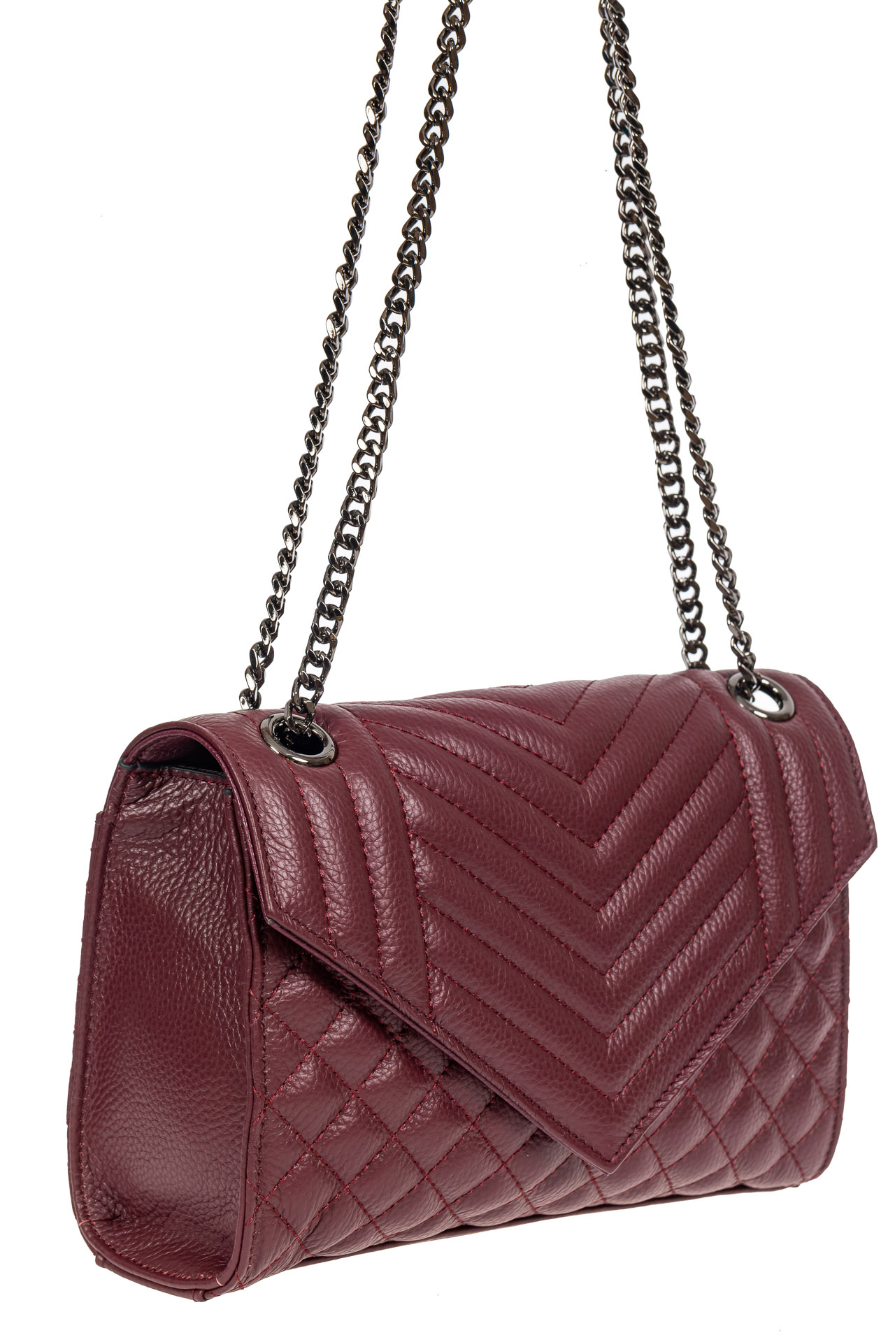 На фото 1 - Стёганая женская сумка из натуральной кожи на цепочке, бордовая