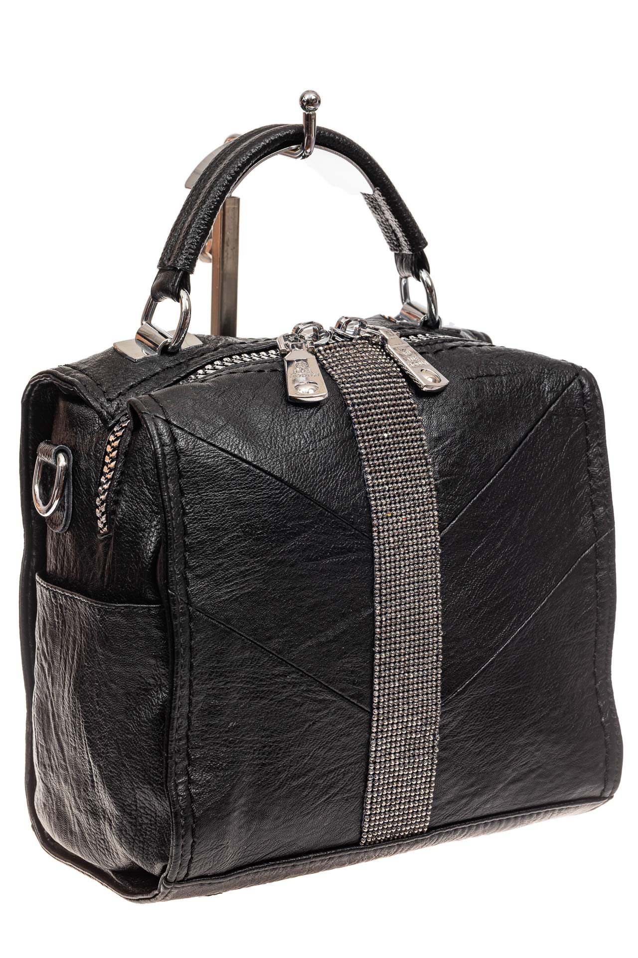 На фото 1 - Сумка-рюкзак из искусственной кожи со стразами, цвет черный