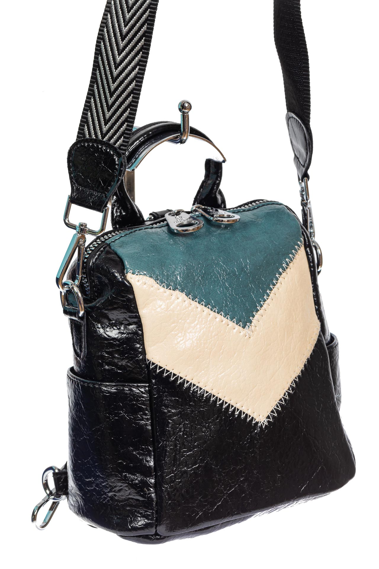 На фото 1 - Женская сумка-рюкзак из экокожи, цвет чёрный с бирюзовым и молочным