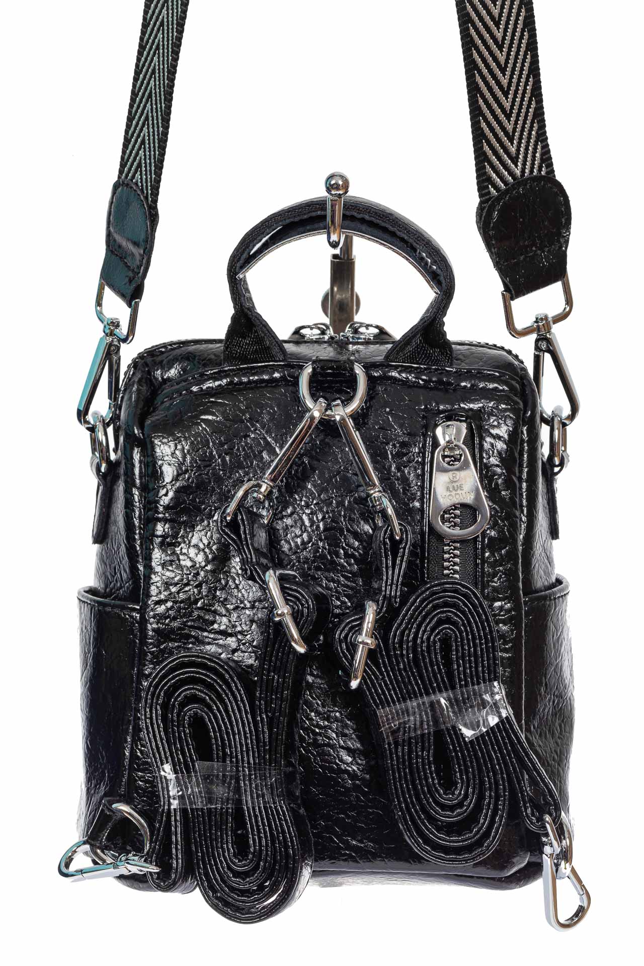 На фото 3 - Женская сумка-рюкзак из экокожи, цвет чёрный с серым и молочным