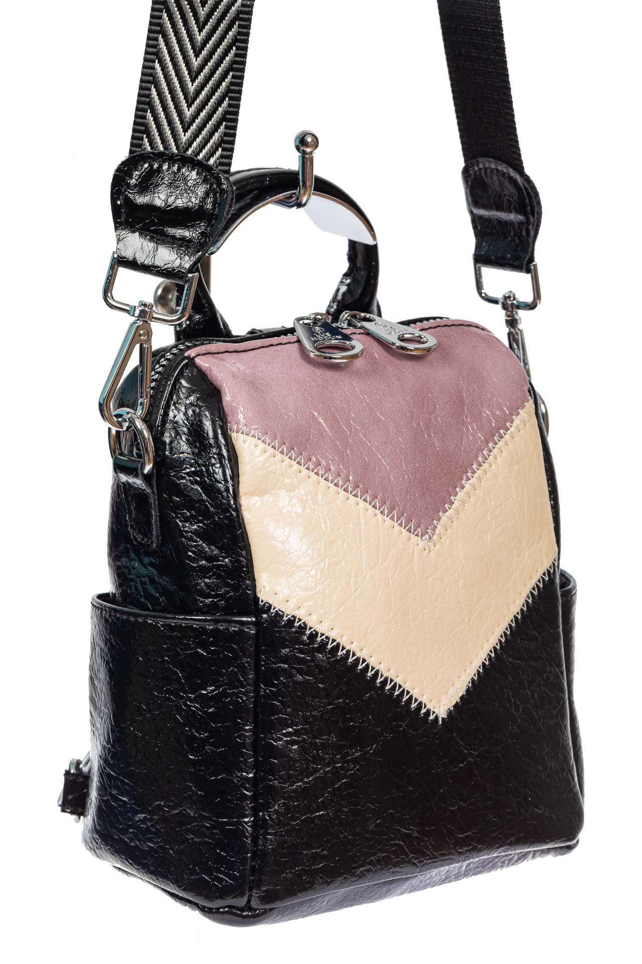 На фото 1 - Женская сумка-рюкзак из экокожи, цвет чёрный с розовым и молочным