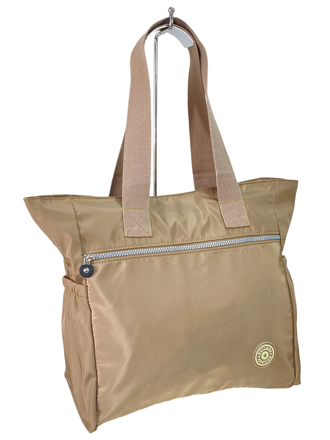 На фото 1 - Женская сумка из водонепромокаемой ткани, цвет песочный