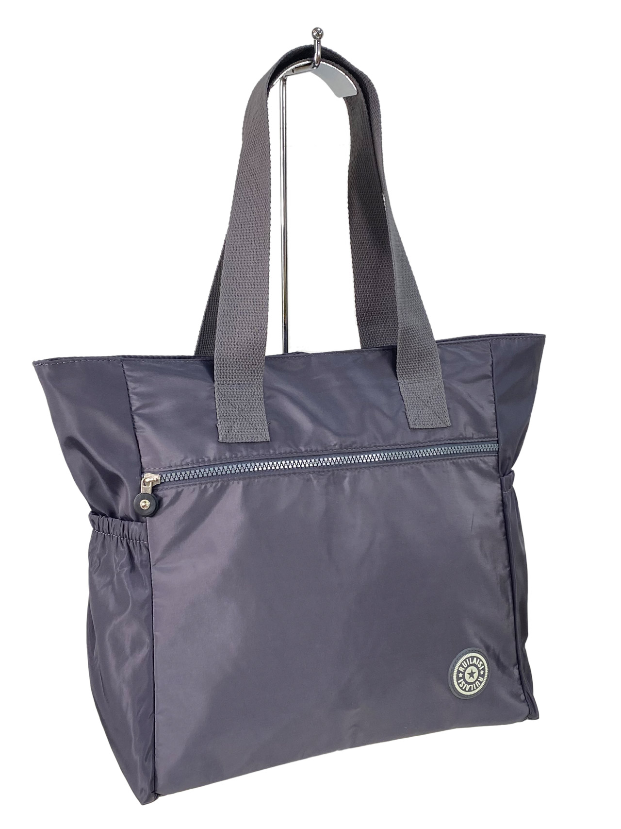 На фото 1 - Женская сумка из водонепромокаемой ткани, цвет фиолетовый