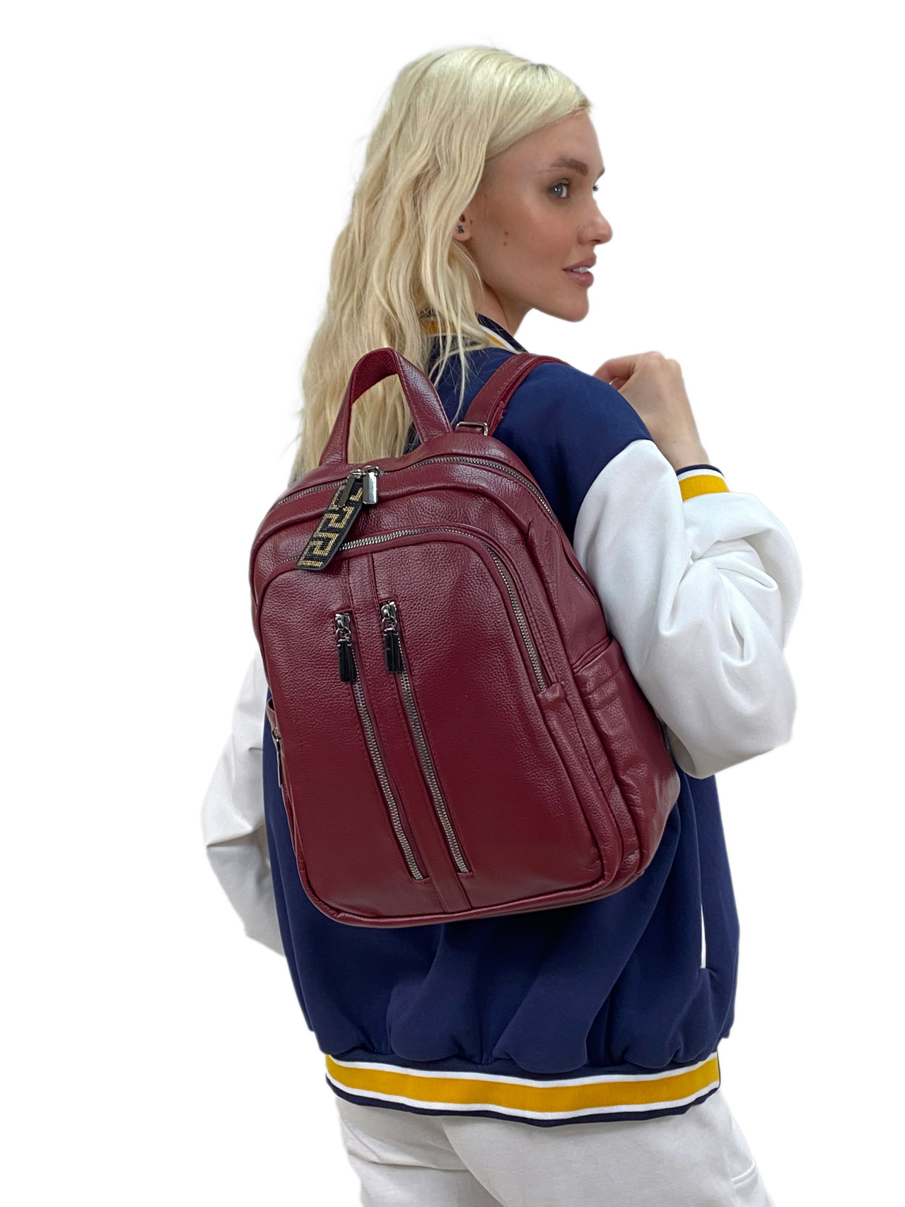 На фото 2 - Женский рюкзак из искусственной кожи, цвет бордовый