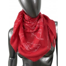 На фото 1 - Легкий платок с принтом, цвет красный