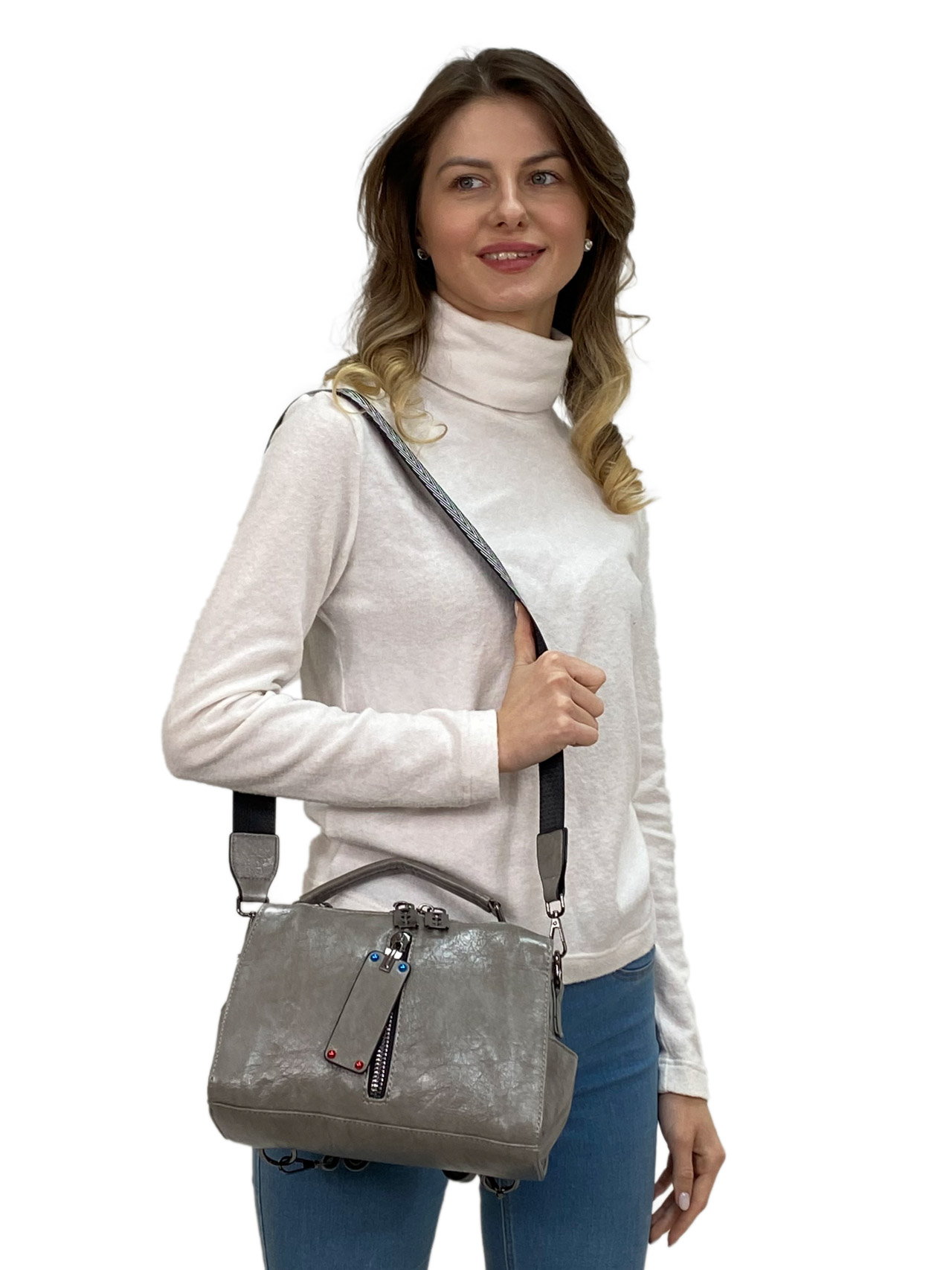На фото 1 - Женская сумка-рюкзак трансформер из искусственной кожи, цвет серый
