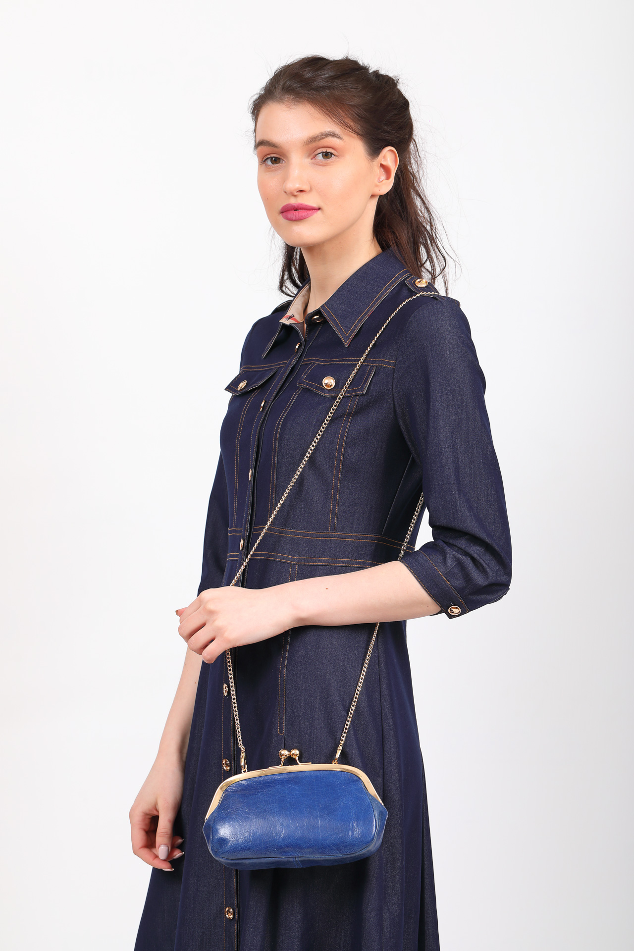 На фото 4 - Женская вечерняя сумочка с фермуаром, цвет синий