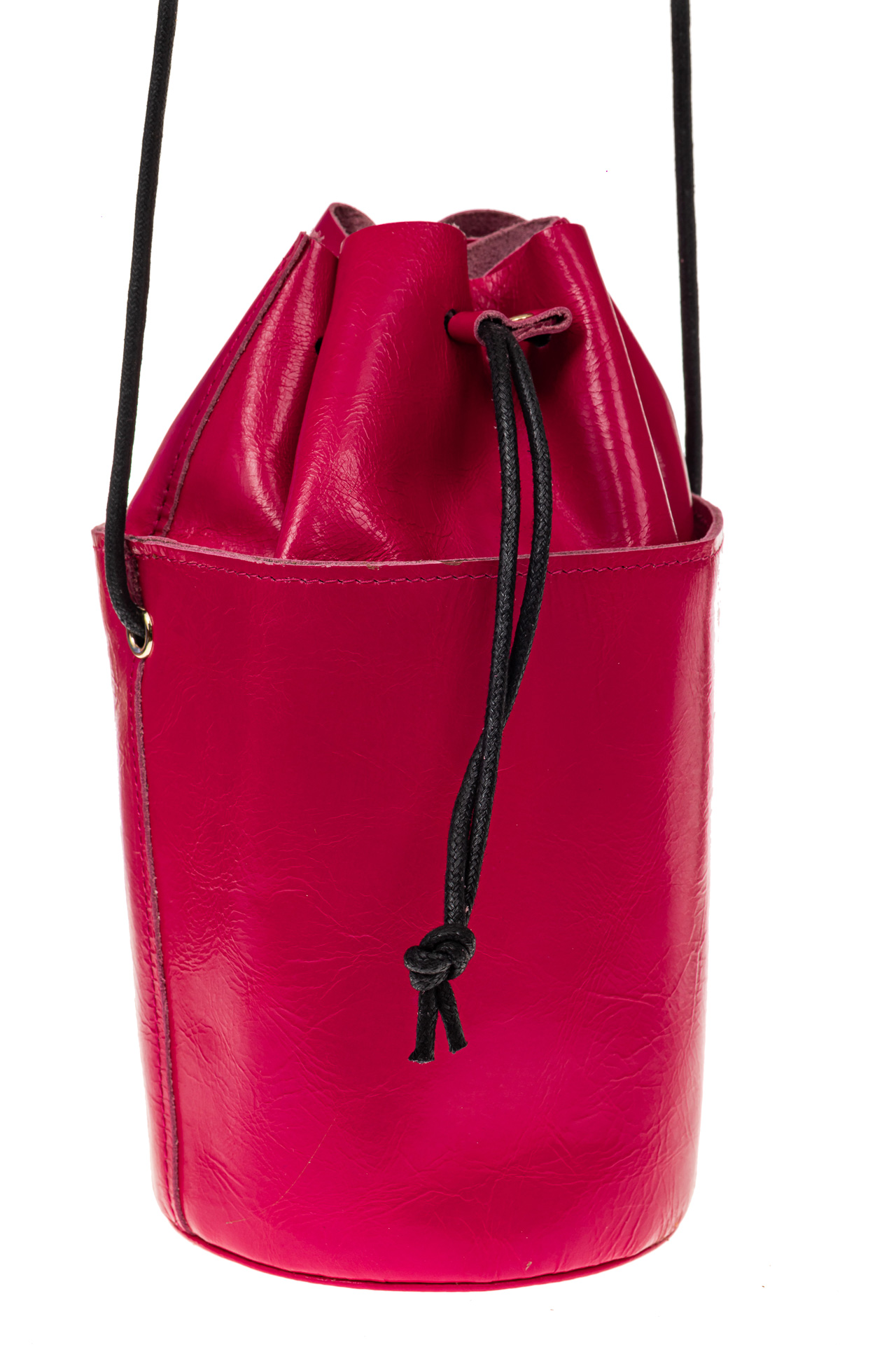 На фото 1 - Эффектная мини-торба из натуральной кожи, цвет розовый