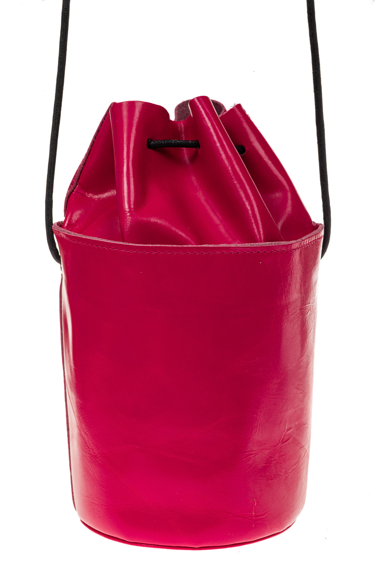 На фото 2 - Эффектная мини-торба из натуральной кожи, цвет розовый