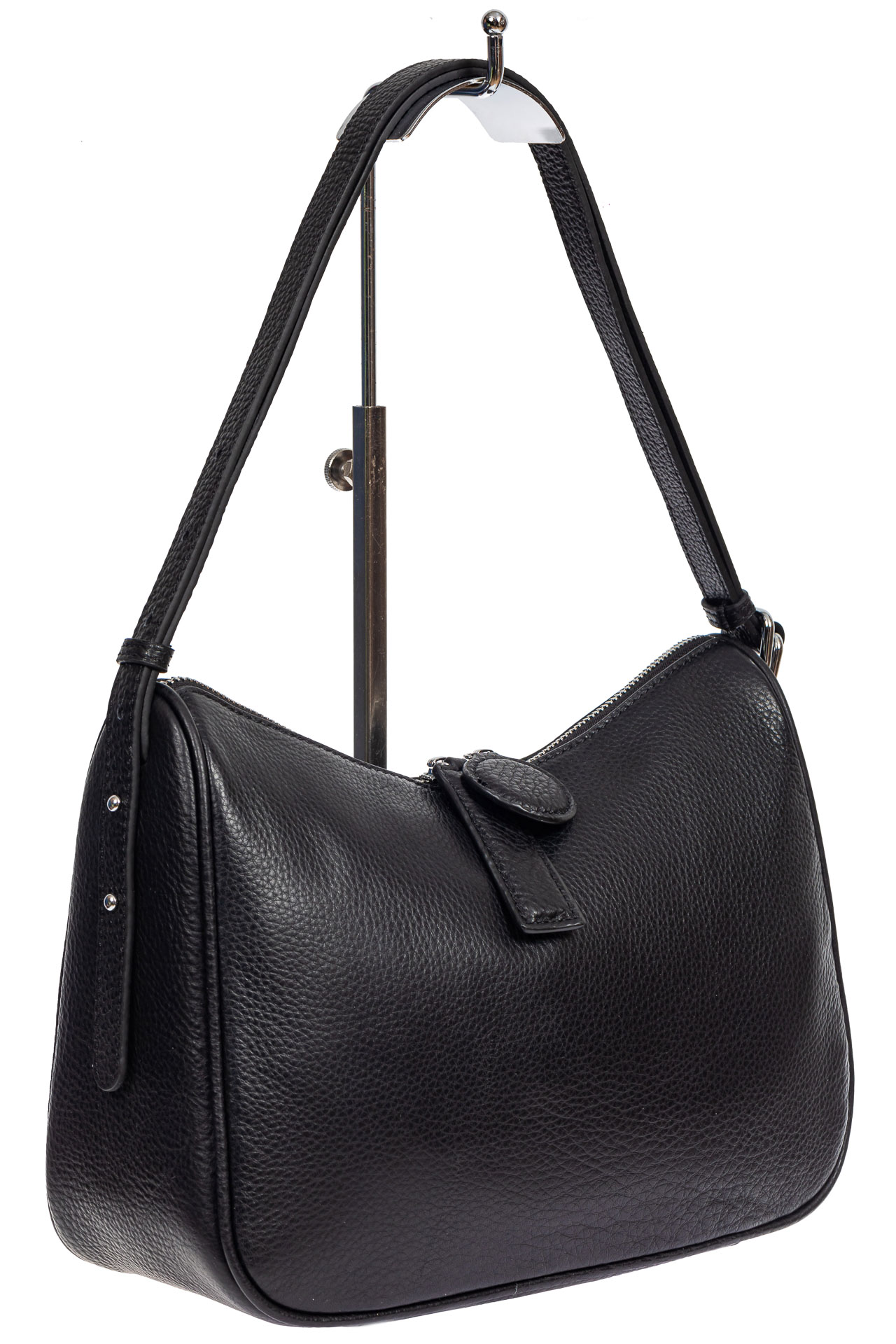 На фото 1 - Женская сумка-седло из фактурной натуральной кожи с подвесками, цвет чёрный