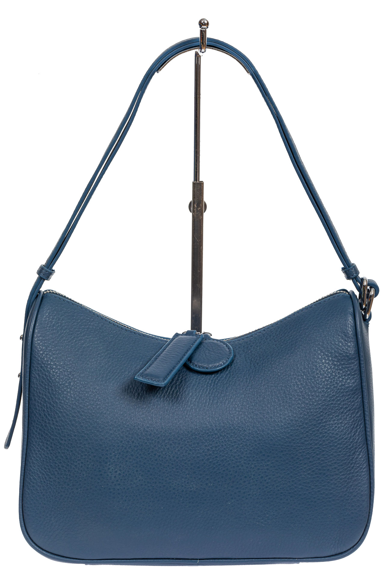 На фото 2 - Женская сумка-седло из фактурной натуральной кожи с подвесками, цвет синий