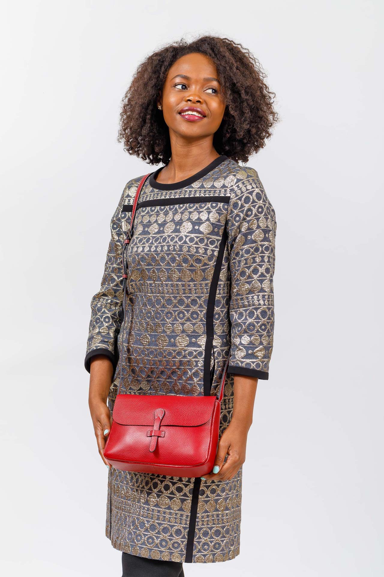 На фото 5 - Женская сумка-мессенджер из натуральной кожи, цвет чёрный