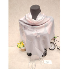 На фото 1 - Женский платок из кашемира, мультицвет На фото 1 - Женский платок из кашемира, мультицвет