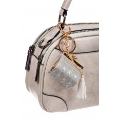 На фото 2 - Брелок сумка с фермуаром на карабине, цвет серебро