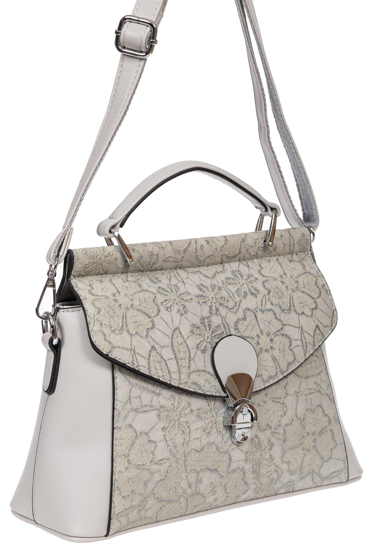 На фото 1 - Женская сумка из экокожи с ажурным цветочным принтом, цвет светло-серый